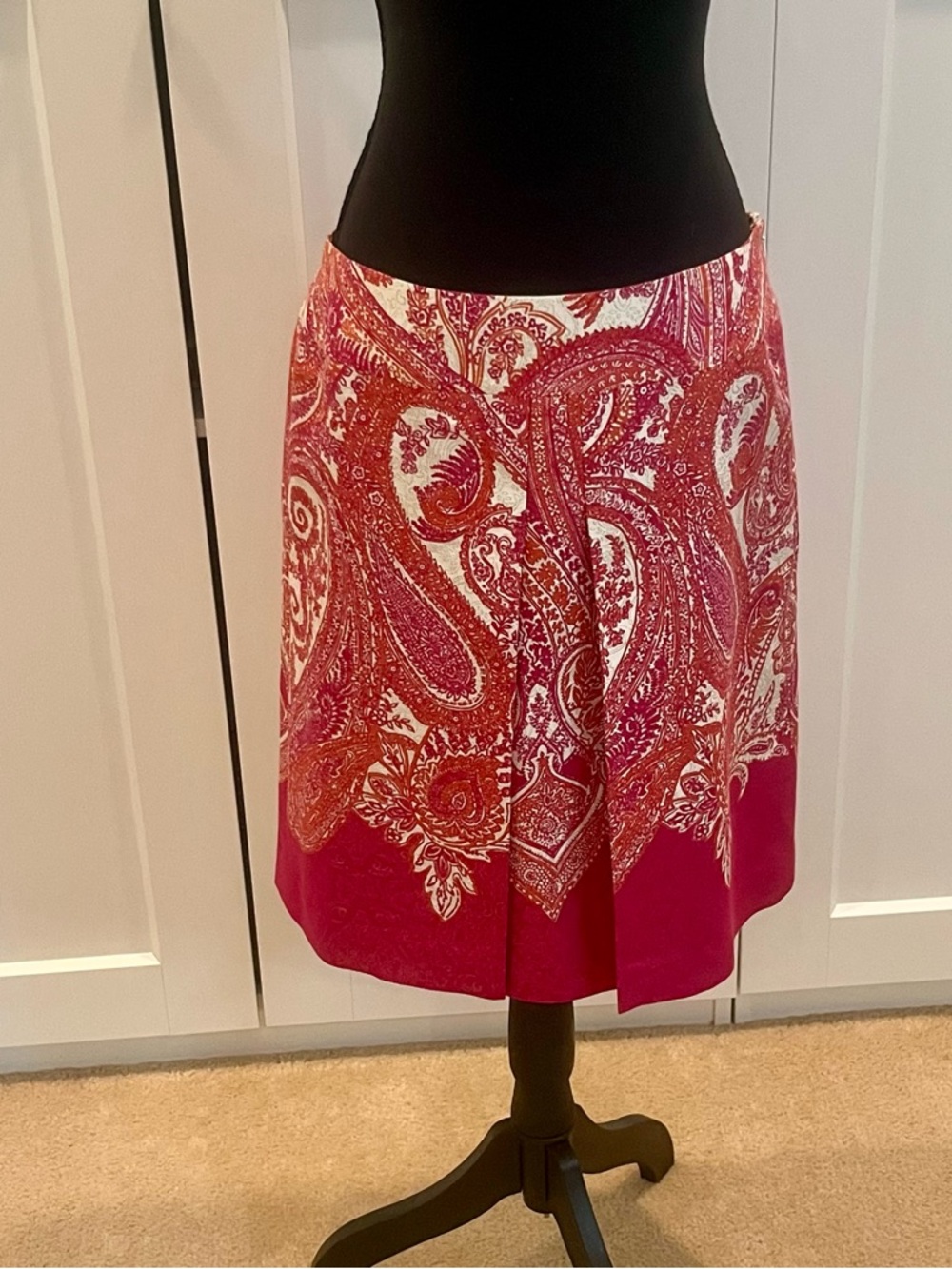 Ann Taylor Fuchsia & Cream Paisley A-Line Skirt with Subtle Gold Threads Size 8